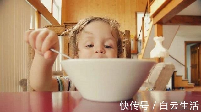 孩子|这3种早餐,家长别再给孩子吃了,不仅没营养对身体也没好处