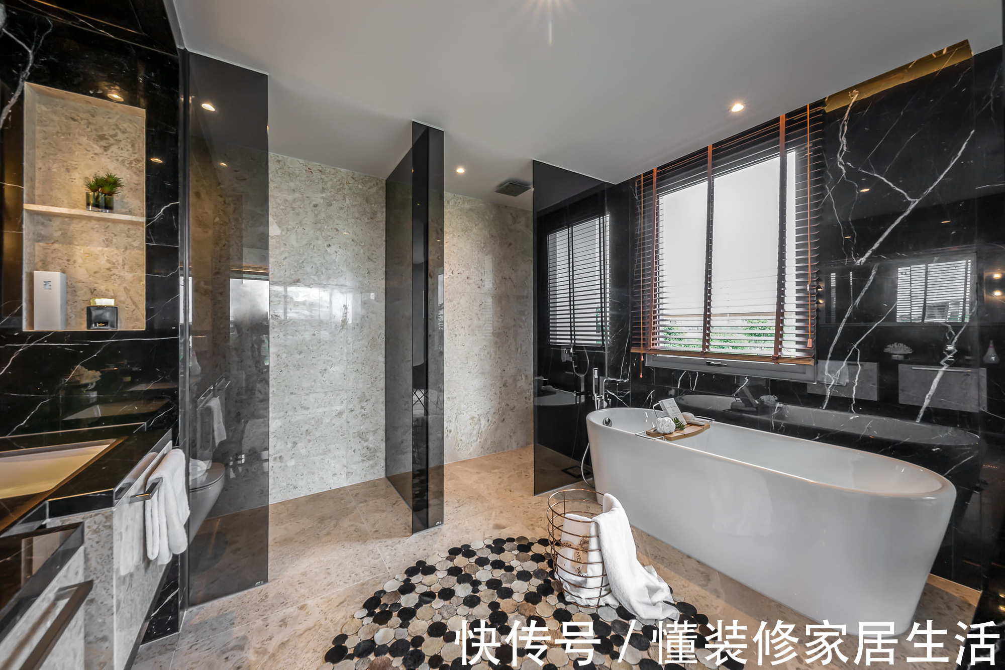 深色系|实际面积260㎡的别墅,装修不奢华不堆砌,三代人同住越看越喜欢