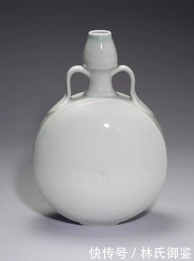 乾隆皇帝钟爱有加的瓷器——(抱月瓶)