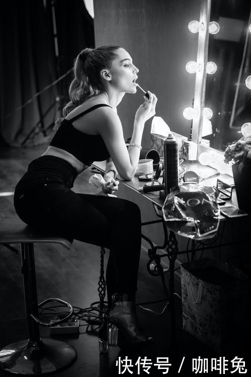 差别|和美颜中的自己最大的差别就是皮肤白了,整个人都不一样了