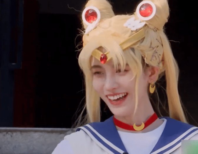 大长腿|同样是cos水冰月,当关晓彤撞上鞠婧祎,一个卖家秀一个买家秀