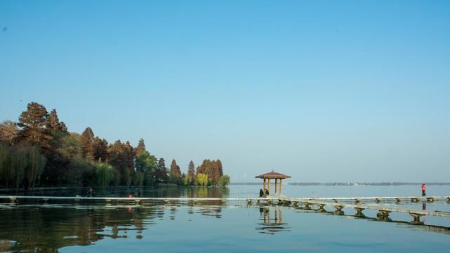 中年|湖北一个首批国家重点风景名胜区湖泊，全天对游客开放