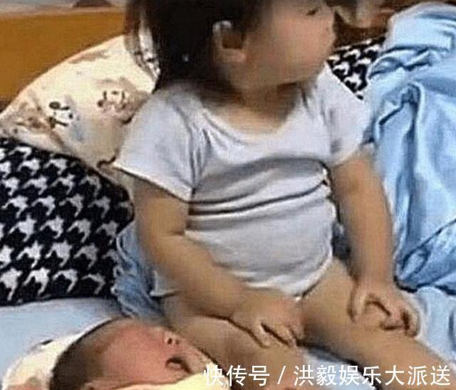 大宝|2岁姐姐被3个月大弟弟吵醒,一看妈妈不在,姐姐做法太有爱了