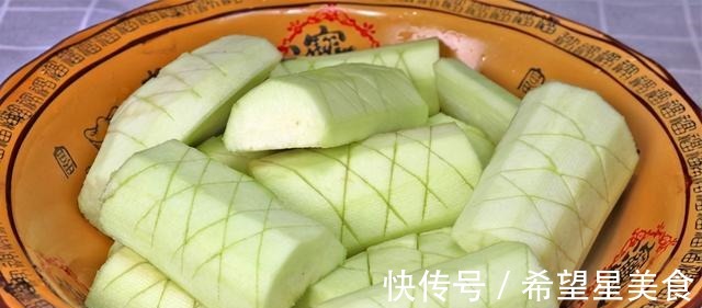 淀粉|吃了30年的茄子，还是这样做最解馋，开胃又下饭，米饭都不够吃！