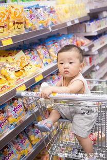 老人|五岁女孩在超市一直吃草莓,被店员制止之后,孩子口出狂言