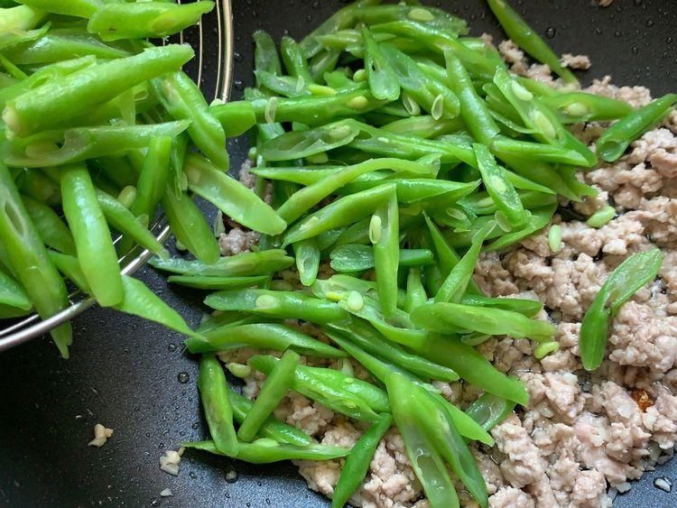 肉末|它是蔬菜中的“补钙王”，2块钱1斤，很多人都把它忽略了