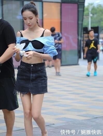 抹胸 小姐姐太会穿了,个性抹胸,穿出了让人误解的气息感