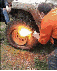 |搞笑GIF：女孩出门一定要注意 别被人偷走东西了都不知道