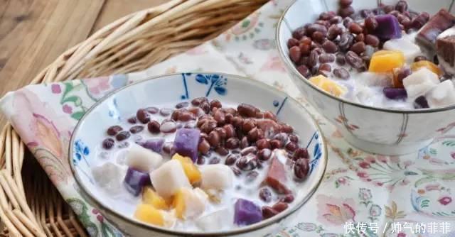 只需简单的食材就能做出好吃的芋圆来,方法简单,喜欢吃的收藏吧