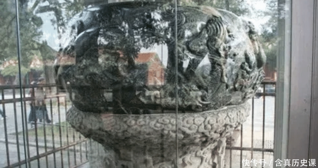 和尚们#这件文物很“命苦”,用3.5吨玉石打造,却被和尚们拿来装咸菜