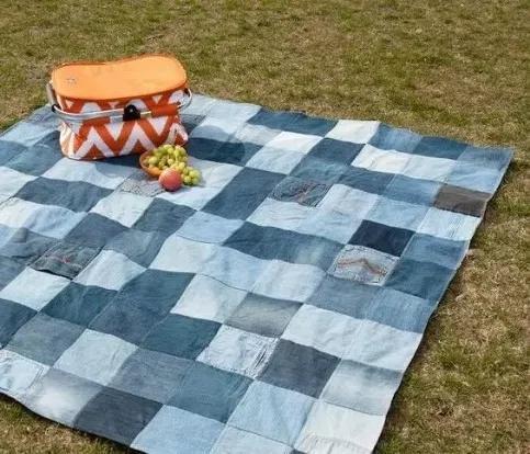 家里的旧牛仔,不用扔,巧利用改造成地毯,美观又实用!附教程