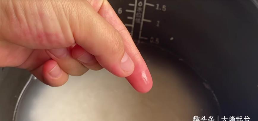 米饭|煮饭别再用老一套了，多加一步，煮出来的米饭好吃又松软