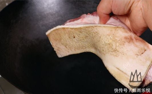 猪毛不火烤,不用手剃,学会一招,包你猪皮上的猪毛一根不见!