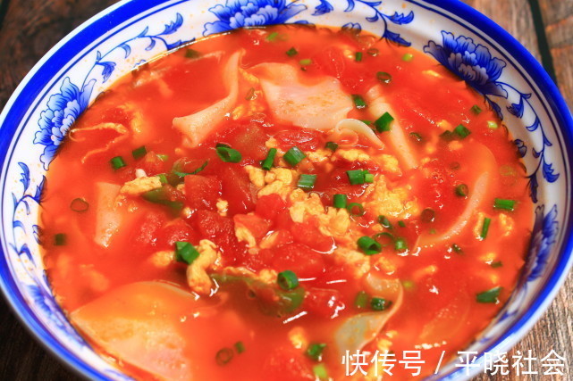 普通的饺子皮，原来有这么多吃法，学会这3种做法，满足一日三餐