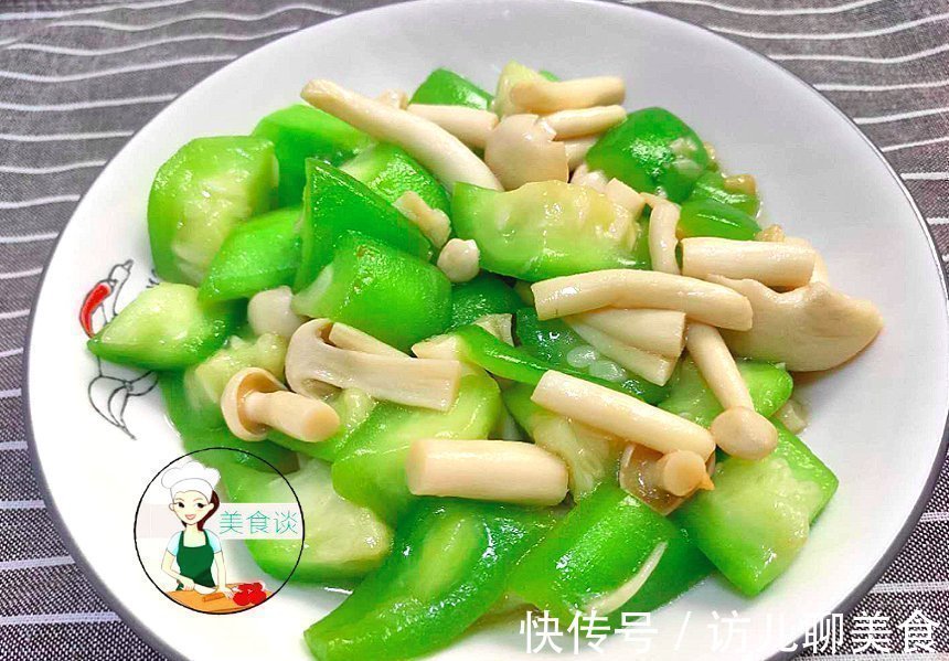 实惠|入秋后,这两样素菜一起炒,不放肉也很鲜甜,营养实惠,儿子爱吃