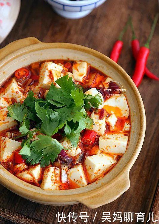 洋葱|豆腐不用炒,浇上料汁直接炖,滑嫩入味,几分钟就做好了