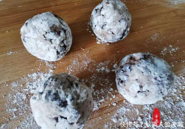 均匀|粘豆包出锅了,瞧瞧里面的食材,是不是有马上想吃一口的冲动?