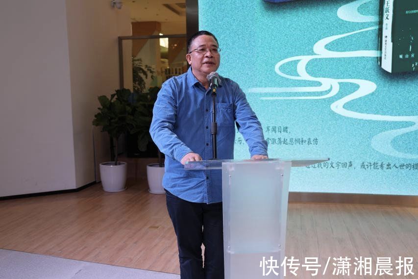 分享会@《张战的诗》《喊山应》新书联合发布暨分享会在深圳中心书城举行