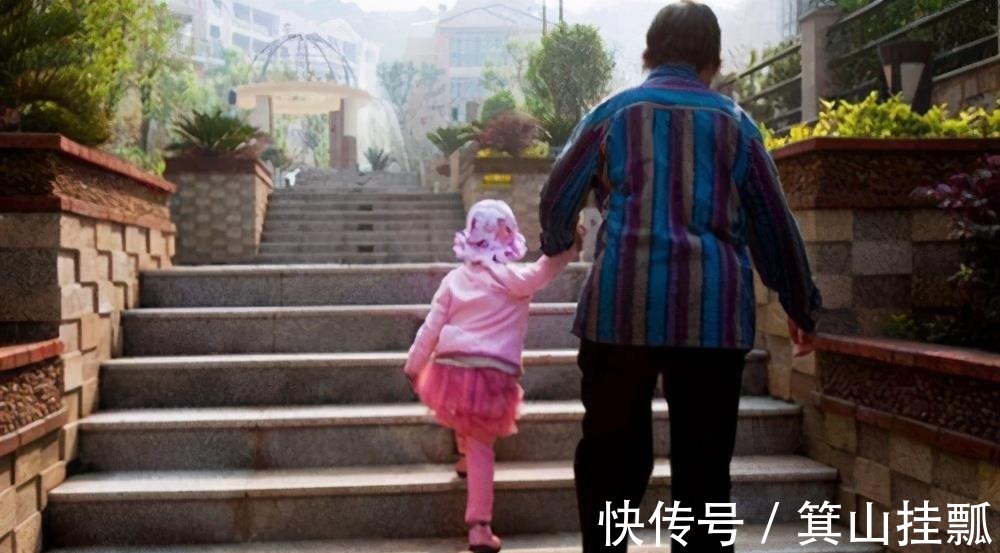 老人|为什么姥姥带大的孩子,反而跟奶奶亲近?原因很现实