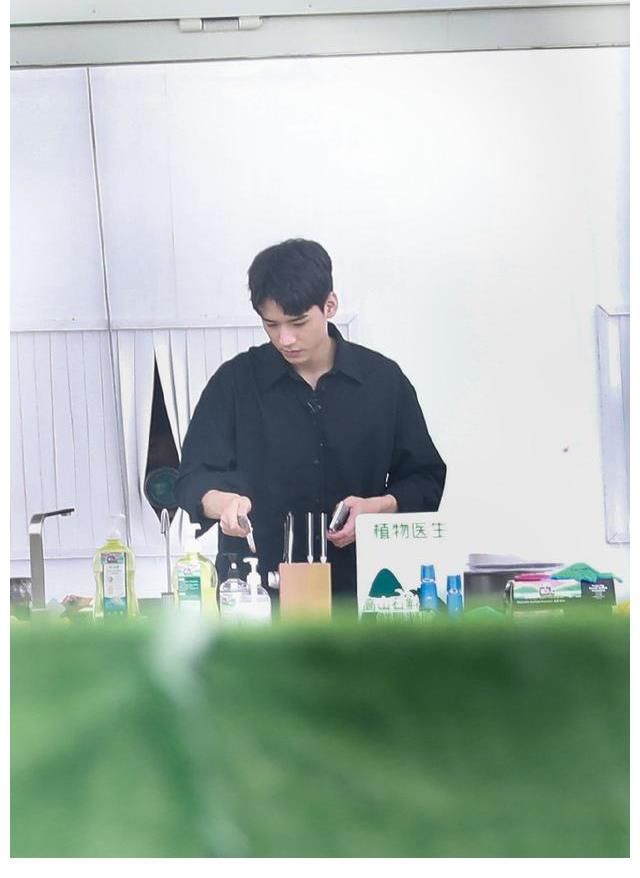 成员|《中餐厅5》定档后,老成员赵丽颖携好友回归,这一季真不缺话题