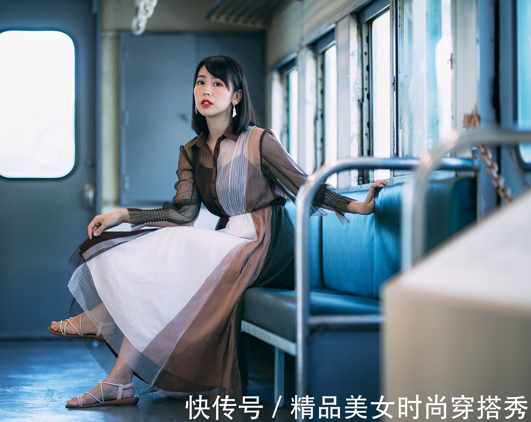 职场|衬衫裙清新脱俗，搭配一双平底鞋，不管是职场还是日常都非常适合