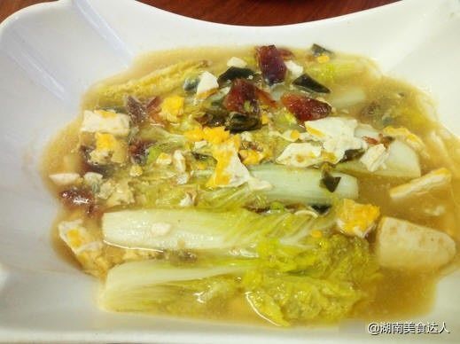 朋友来家做客，6菜1汤招待，有荤有素营养均衡，网友太寒酸