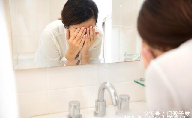 洗脸|早上洗脸要不要用洗面奶呢很多女生做错了,难怪毛孔越来越粗大