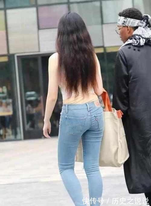 小西装|美女穿搭:小姐姐爱穿紧身牛仔裤,凸显完美身材,释放优雅气质