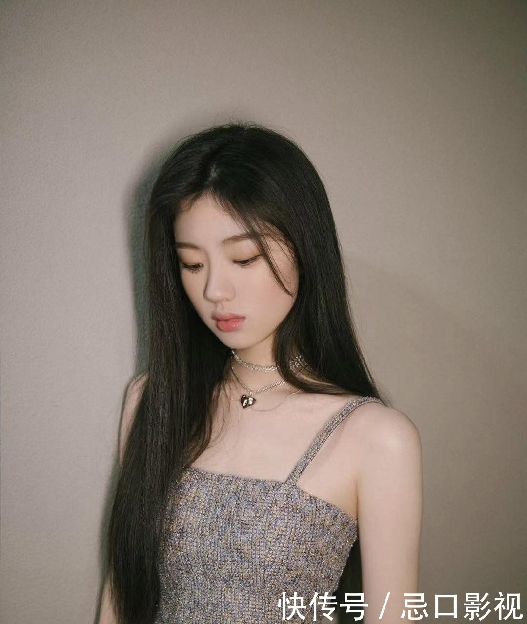 新生代最火的女艺人，除了杨超越、虞书欣以外，还有张艺凡和这两位