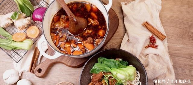 秘制红烧牛肉面,一碗端到你面前,顿时饥肠辘辘了