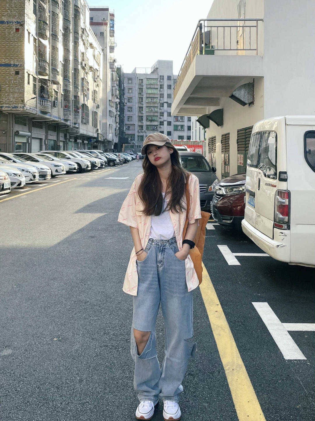 减龄|若你才20岁，别打扮太老！T恤+休闲裤可甜可咸，洋气减龄美翻天