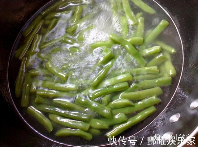 一日三餐|4种蔬菜必须焯水才能吃,厨师长再懒也不能省略一步!