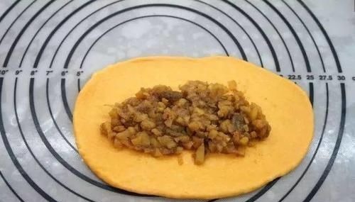 用苹果当馅做的美食，我和孩子尝一口后抢着吃，天天吃也不够