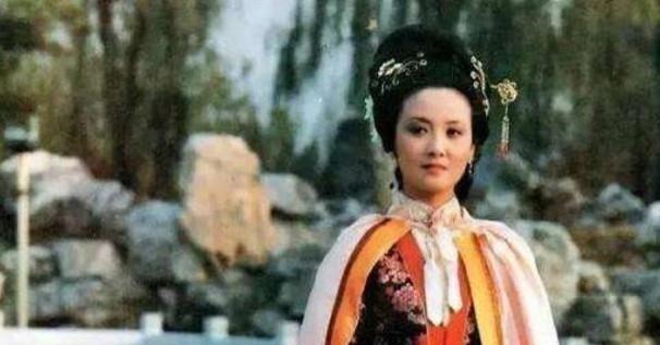 贾珍|红楼梦里，养小叔子的是谁和惜春身世有关，王熙凤贾蓉是臆断