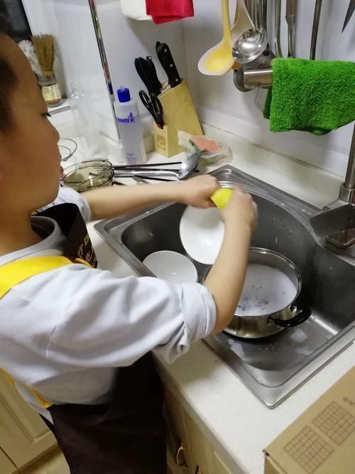 孙女|穷娃和富孩子的差别,20块钱能买什么?孩子的回答一目了然