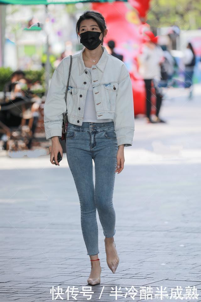 时尚穿搭牛仔夹克，搭配紧身牛仔裤，尽显简约时尚气质