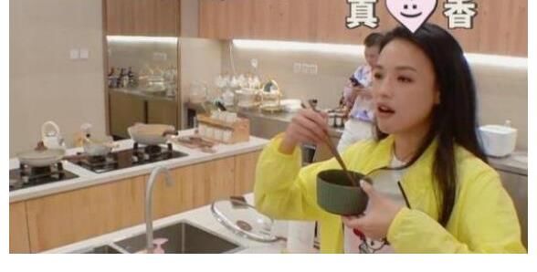 郭麒麟|汪苏泷推广螺蛳粉,舒淇连汤都喝完了,李雪琴郭麒麟直呼真香