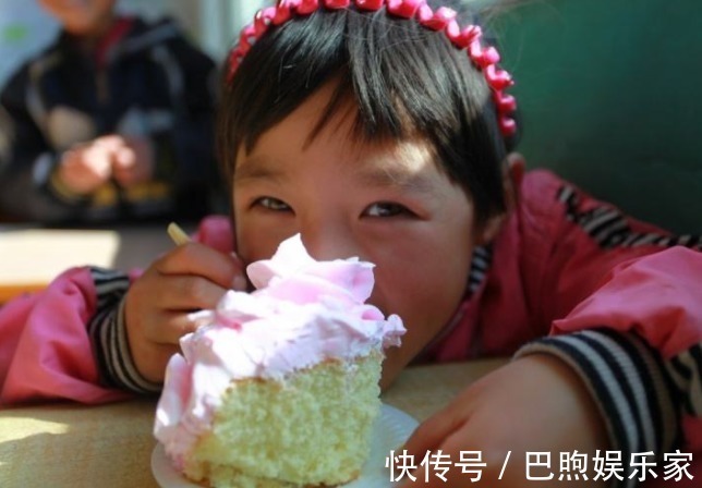 鲜榨果汁|不想让娃变成病秧子,2岁之前,别碰5种食物,家长别不当回事儿