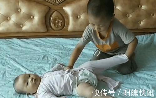 全网|4岁哥哥照顾妹妹起居火了,大概是全网“混得最牛”的二胎