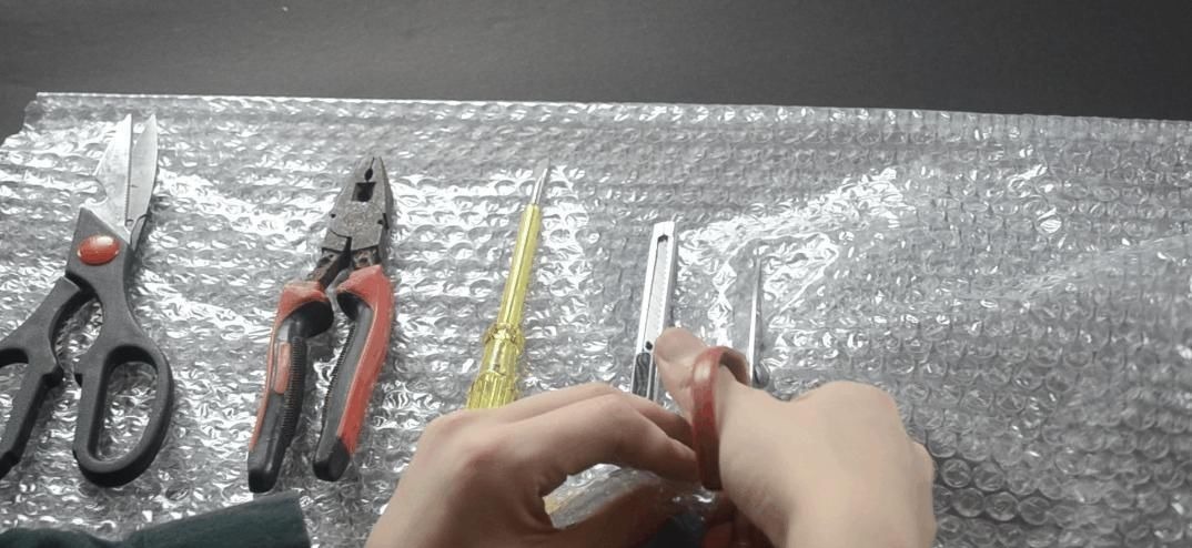 快递箱里的气泡垫别扔了, 没想到它作用这么大, 家家户户用的到