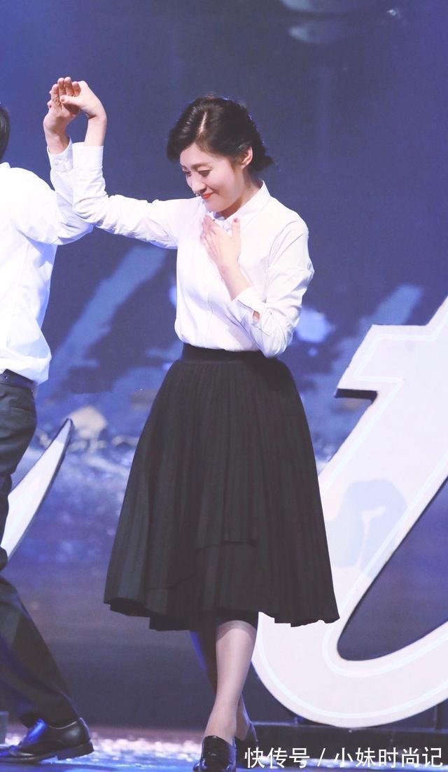 半身裙 周涛这气质感实在罕见!简单的白衬衫+半身裙,能穿出满满高级感