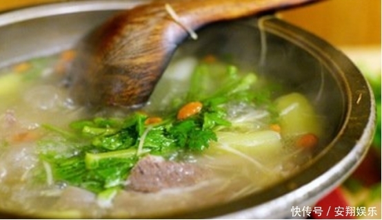 煮肉时,上面飘着的白沫究竟是精华还是脏东西?看完涨知识