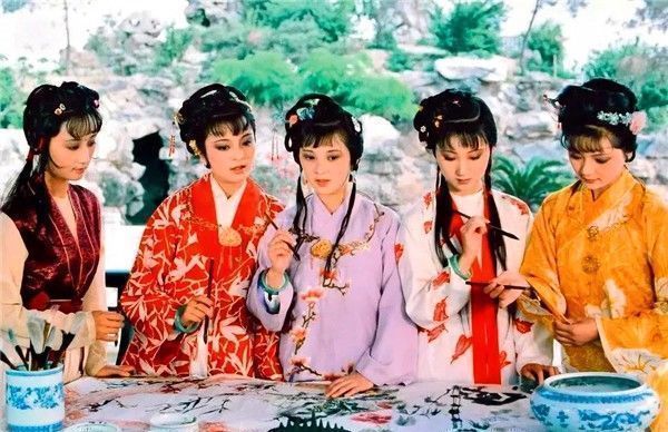 林黛玉|林黛玉无理取闹,宝玉用一句古诗表明心迹,网友:情商不是一般高