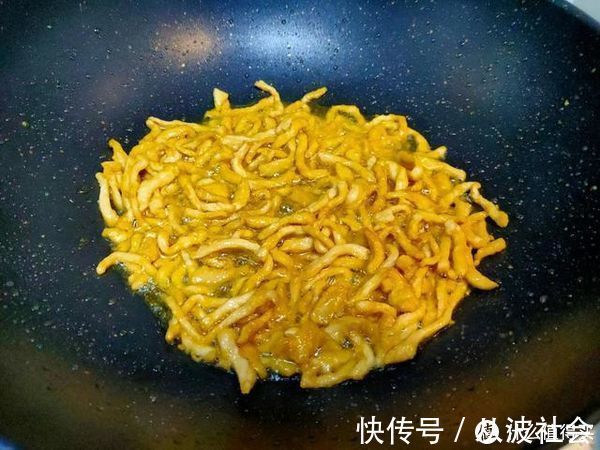 滑肉丝|炒肉丝不嫩不入味还粘锅？大厨教你“三个妙招”，嫩滑入味不粘锅