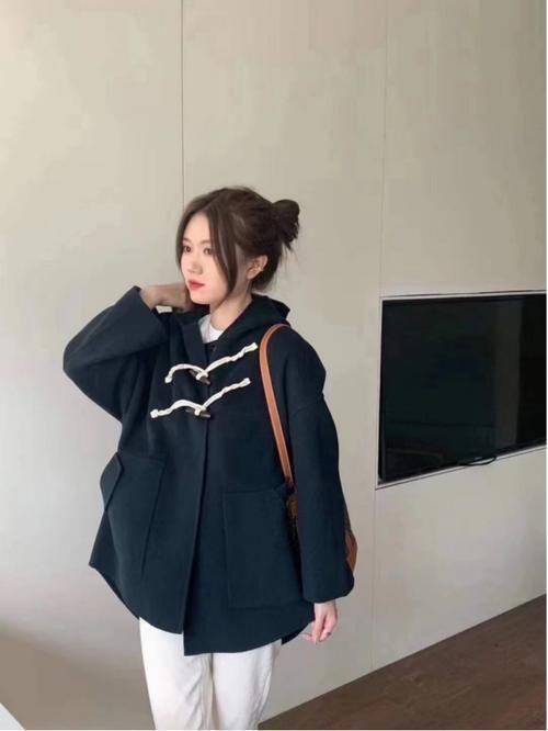 冬季大衣怎么穿才精致？这几款韩系搭配保你喜欢，简约又很淑女