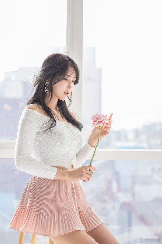 时尚|美女街拍阳光可爱的小姐姐,时尚性感的穿搭,尽显青春的魅力