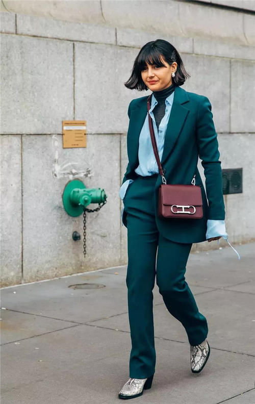 时尚|大衣里面穿什么?这3件“高领”内搭,时尚百搭和保暖,它们全占