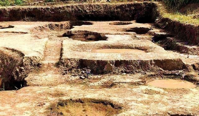 大陶罐|工地挖出大罐子,发现大量宝藏,民工良心发现上交,如今价值千万