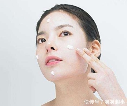 为啥BB霜刚上脸很白，下午的脸会发黄暗沉？很多人都忘了这一步