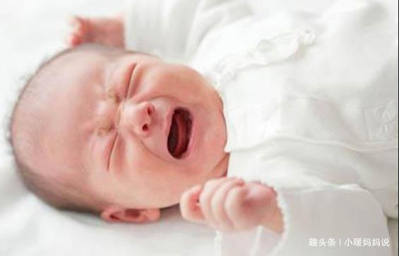 纸尿裤|不要怪孩子吃奶“扭来扭去”,是他给宝妈的“暗号”,妈妈要懂